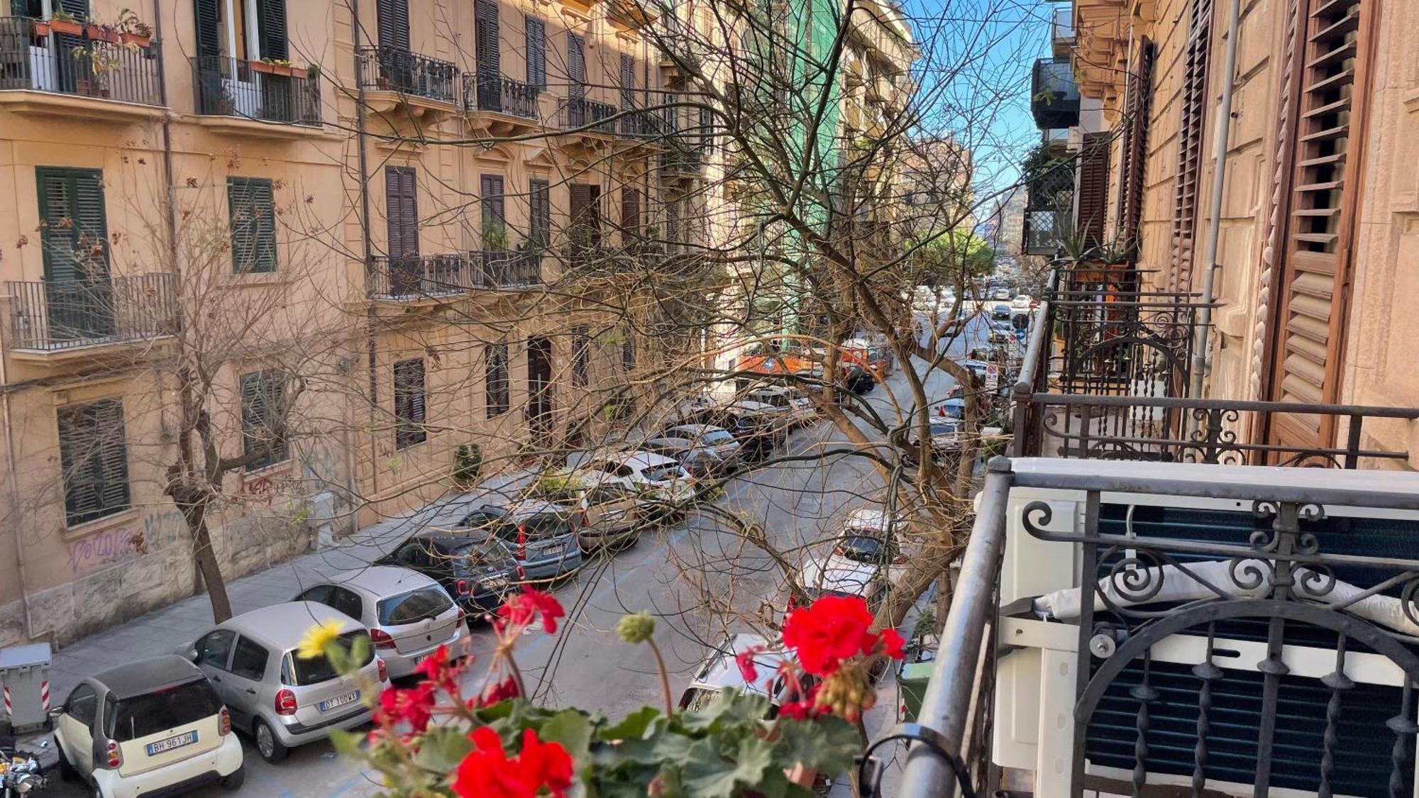 Bb Essenze Bed & Breakfast Palermo Exterior photo