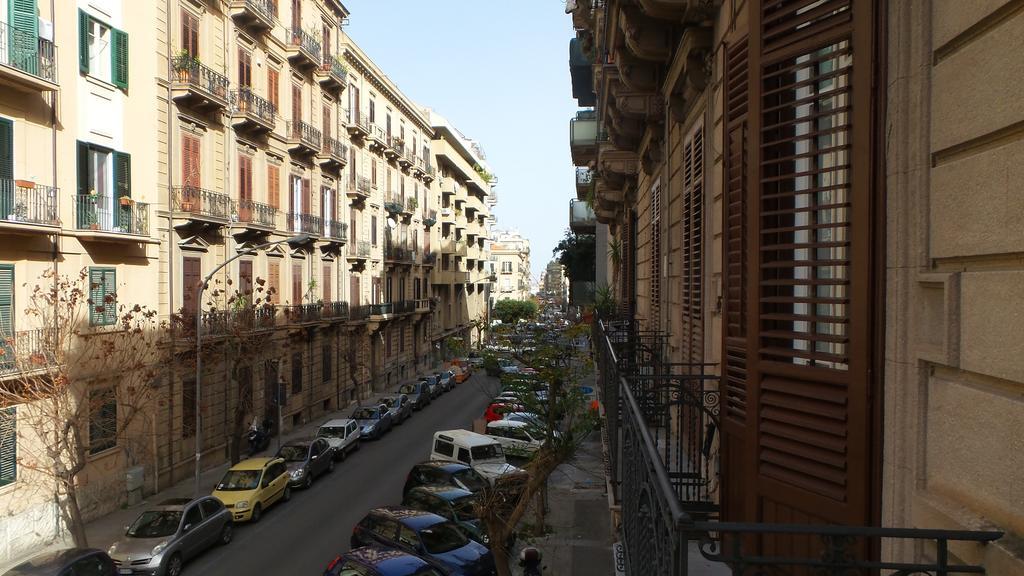 Bb Essenze Bed & Breakfast Palermo Exterior photo