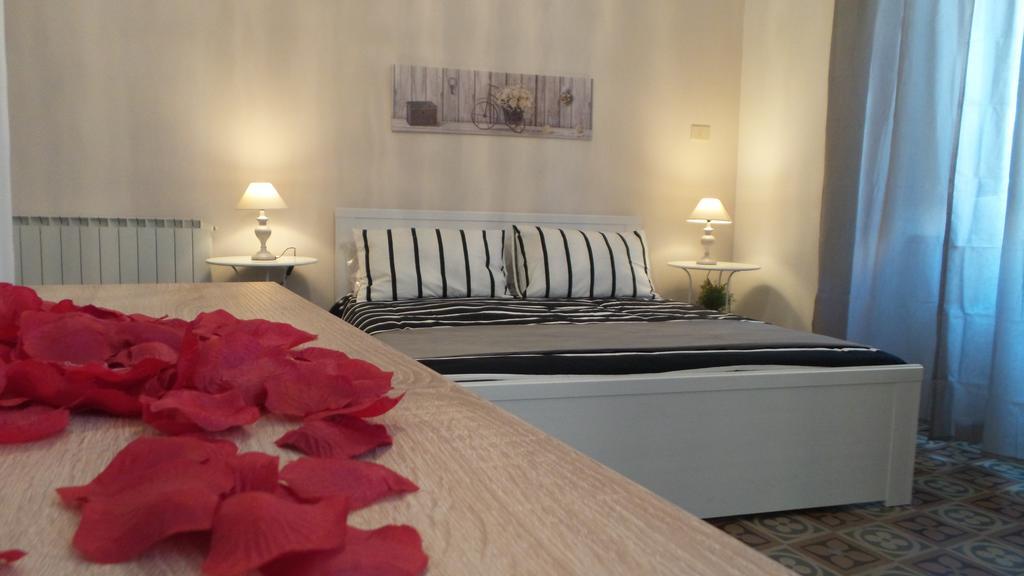 Bb Essenze Bed & Breakfast Palermo Exterior photo