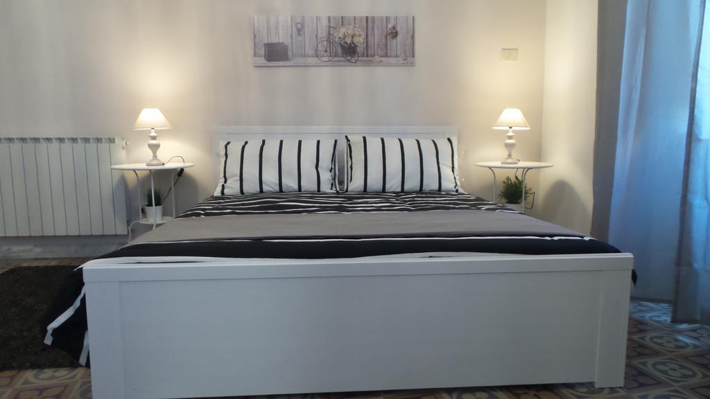 Bb Essenze Bed & Breakfast Palermo Exterior photo
