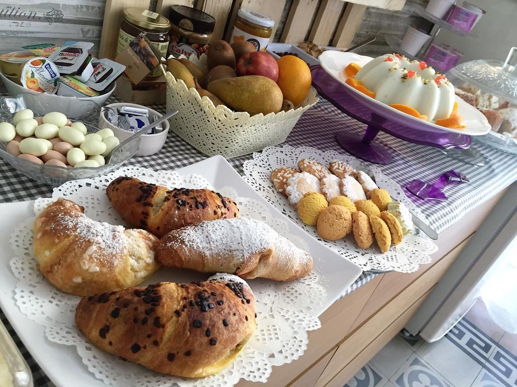 Bb Essenze Bed & Breakfast Palermo Exterior photo
