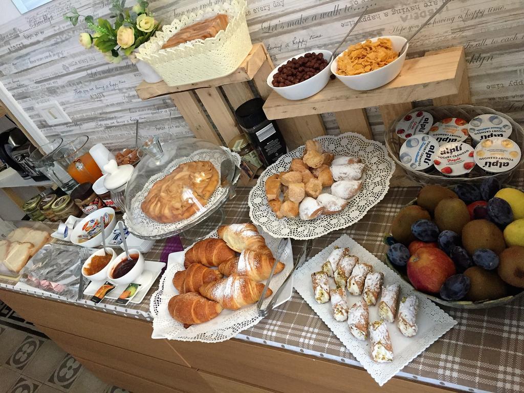Bb Essenze Bed & Breakfast Palermo Exterior photo
