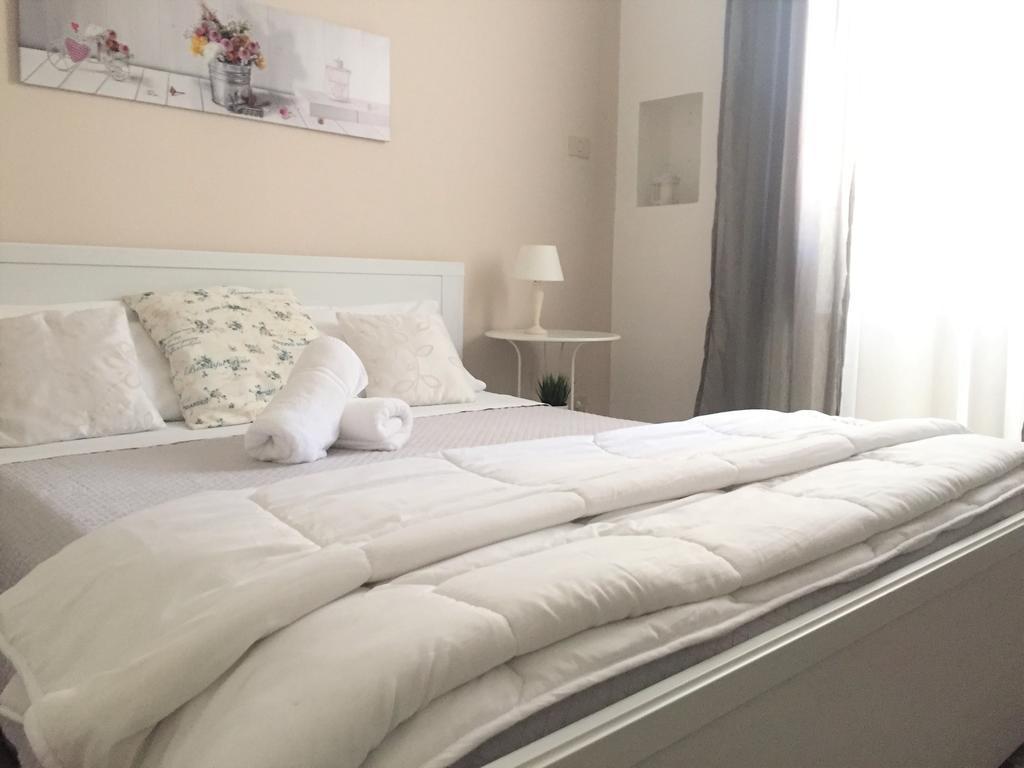 Bb Essenze Bed & Breakfast Palermo Exterior photo