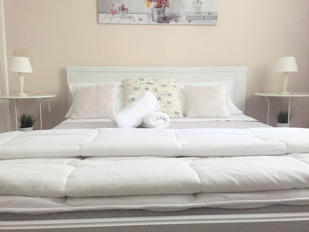 Bb Essenze Bed & Breakfast Palermo Exterior photo