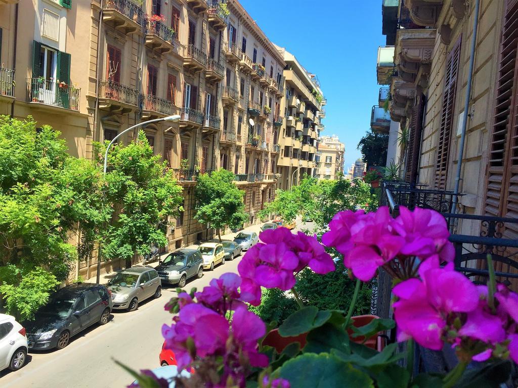Bb Essenze Bed & Breakfast Palermo Exterior photo