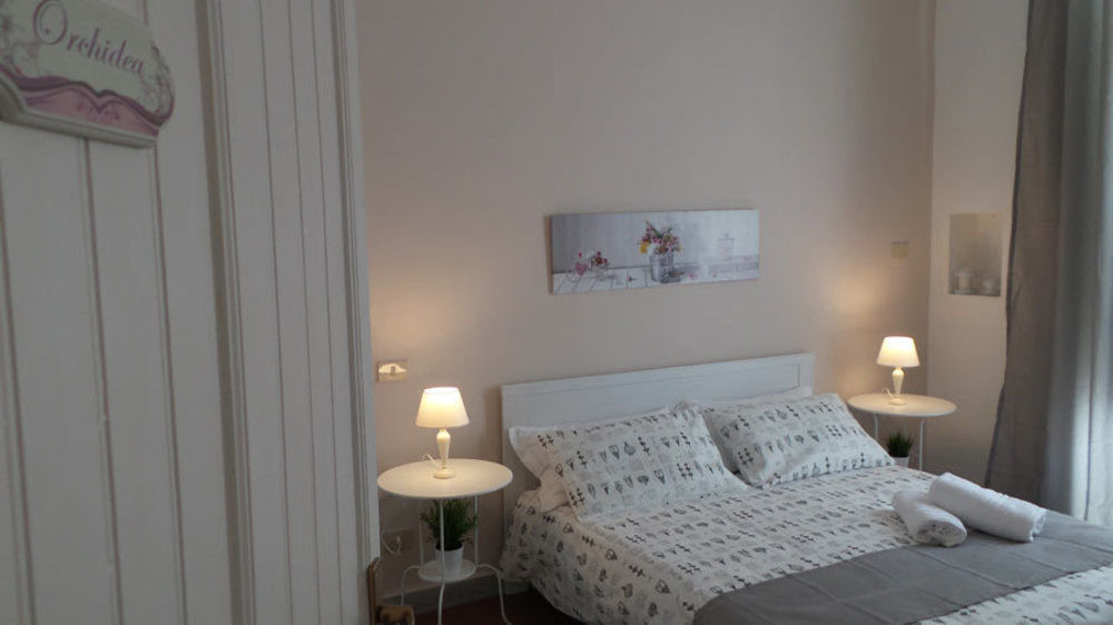 Bb Essenze Bed & Breakfast Palermo Exterior photo