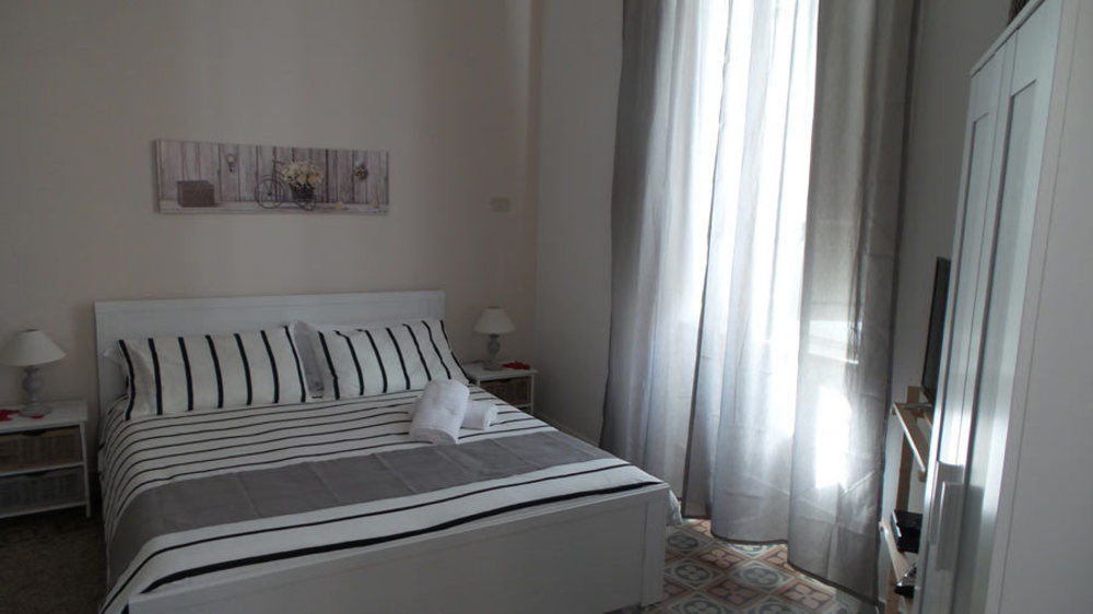 Bb Essenze Bed & Breakfast Palermo Exterior photo