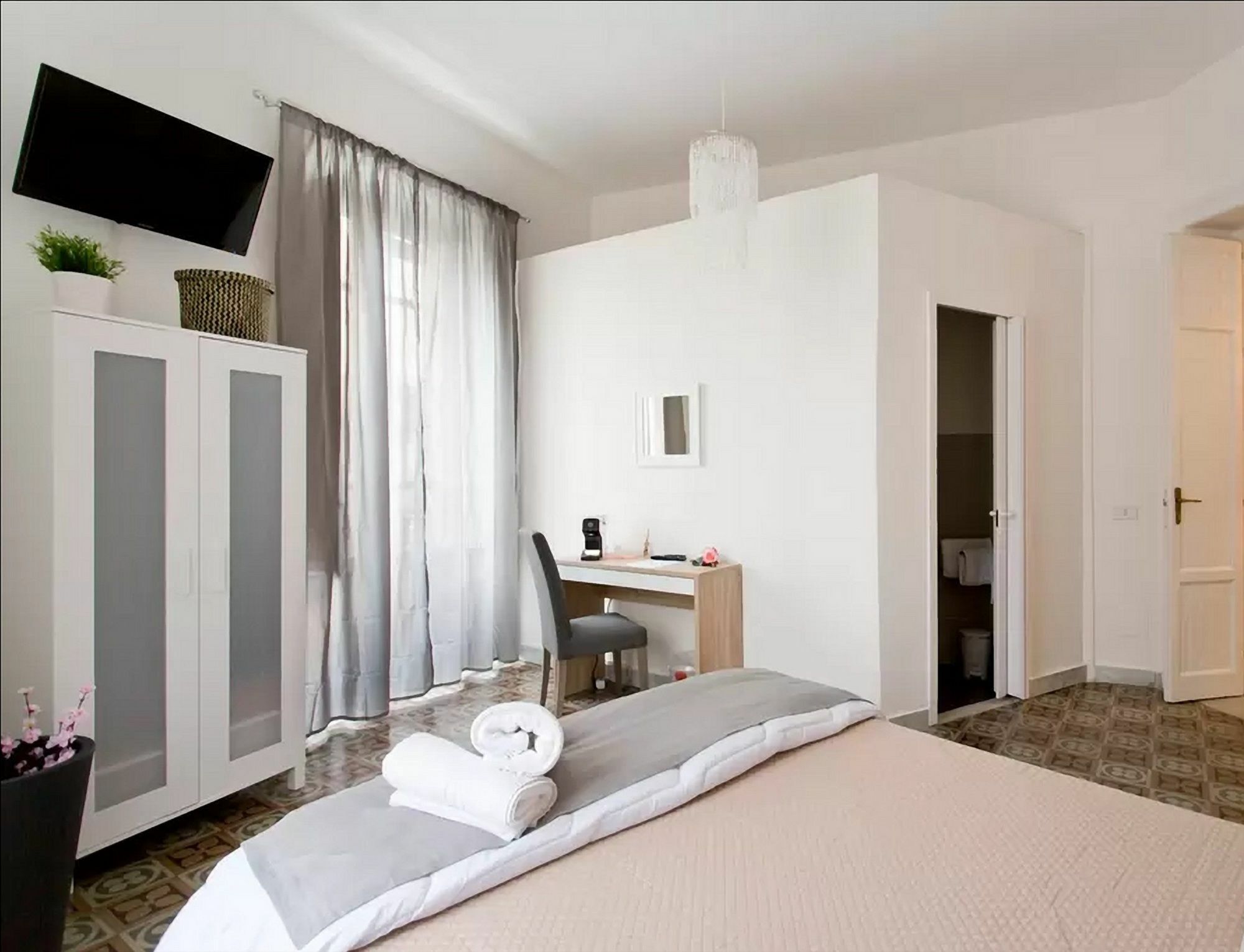 Bb Essenze Bed & Breakfast Palermo Exterior photo